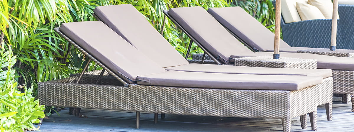 Плетеные шезлонги из искусственного ротанга в 2026 году | МарКо