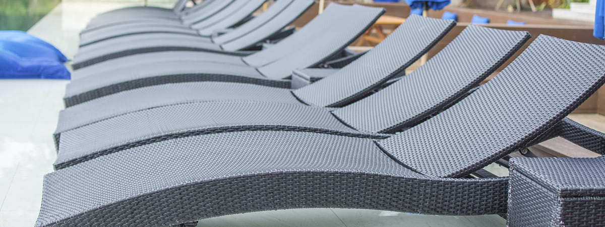 Шезлонги из искусственного ротанга для отелей в 2026 году | МарКо