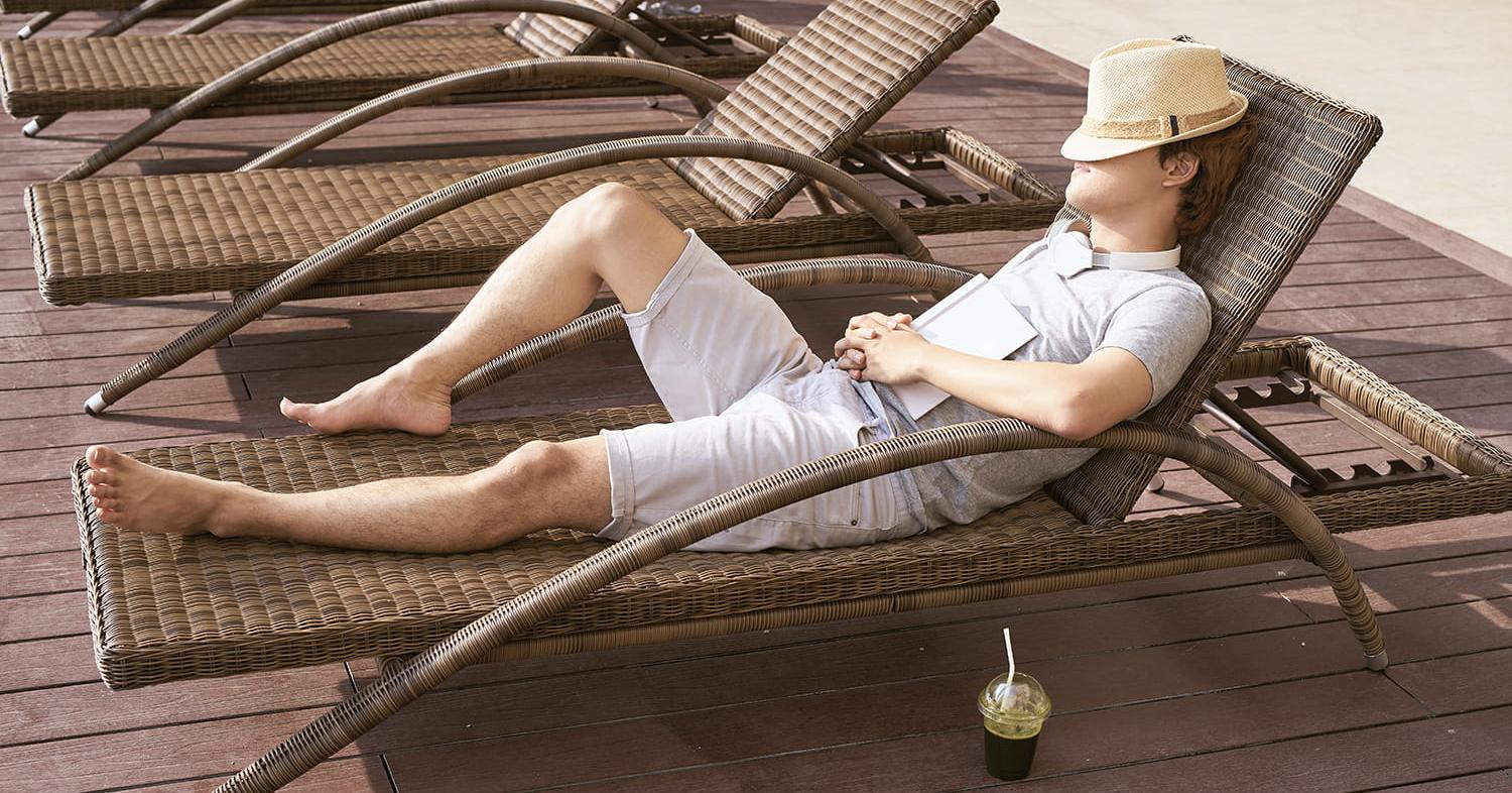 Плетеные шезлонги 2026. Главный тренд в дизайне уличной мебели