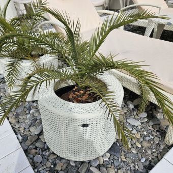 Круглое кашпо на алюминиевом каркасе с плетением из искусственного ротанга