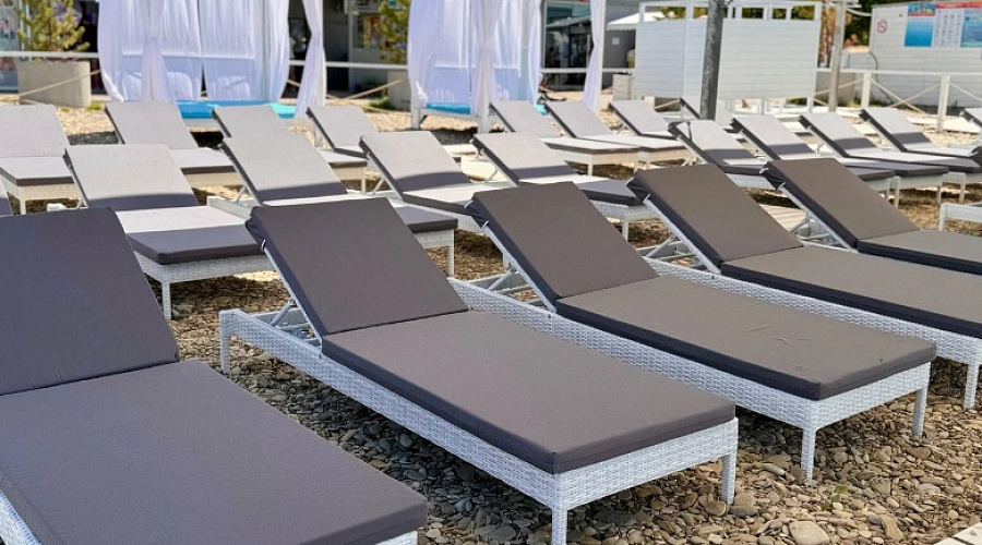 Пляжные лежаки  «DИВОТЕЛЬ отель и спа», г.о. Геленджик, с. Дивноморское