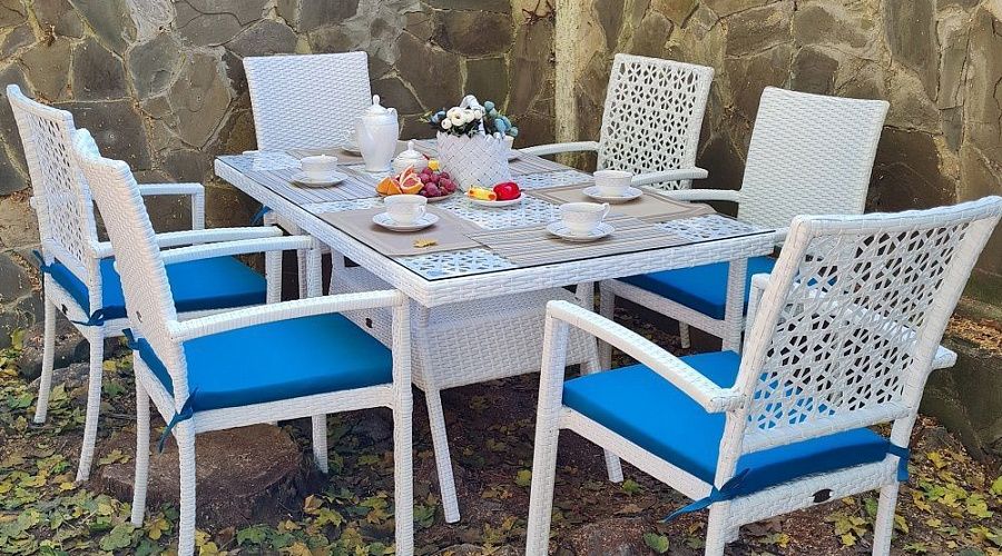 Белый обеденный комплект из искусственного ротанга